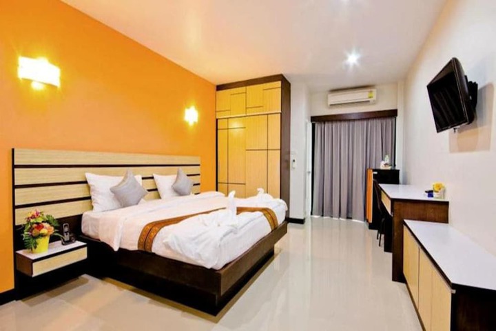 Room 18 of 37