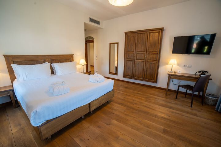Room 15 of 43