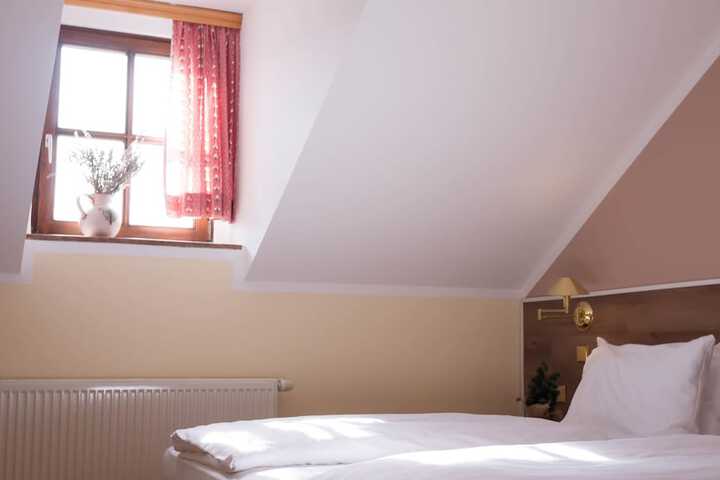 Room 27 of 74