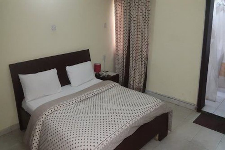 Room 4 of 50