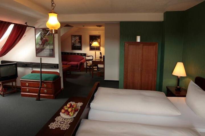 Room 25 of 42