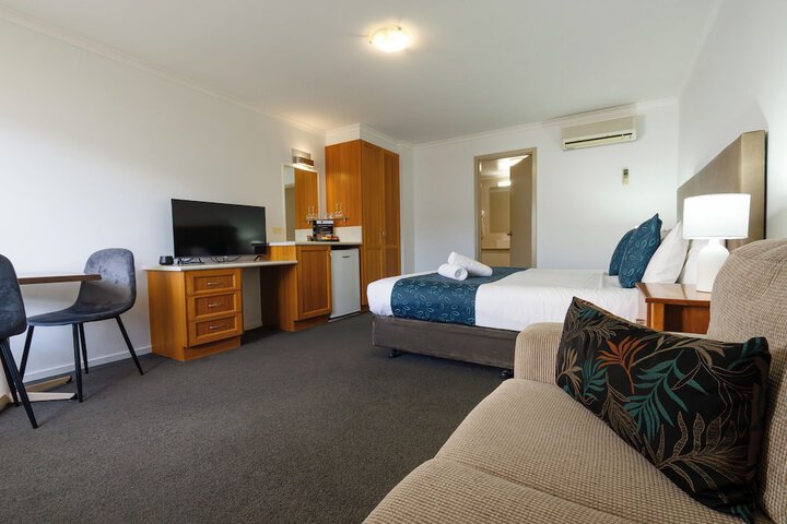 Room 11 of 65