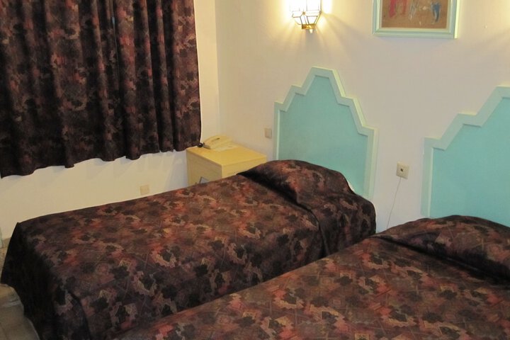 Room 27 of 43