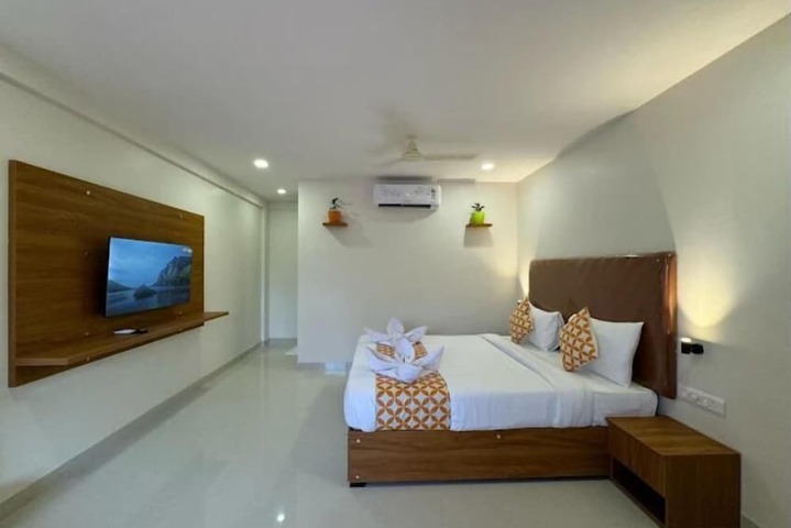 Room 2 of 10