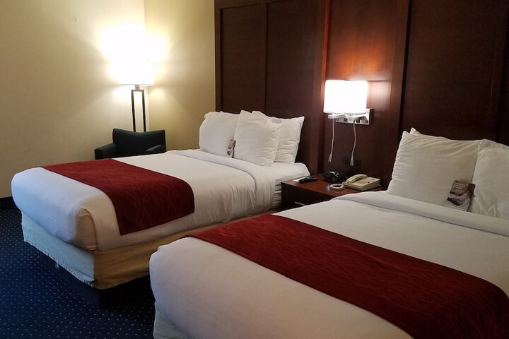 2 Double Beds (5 of 8)