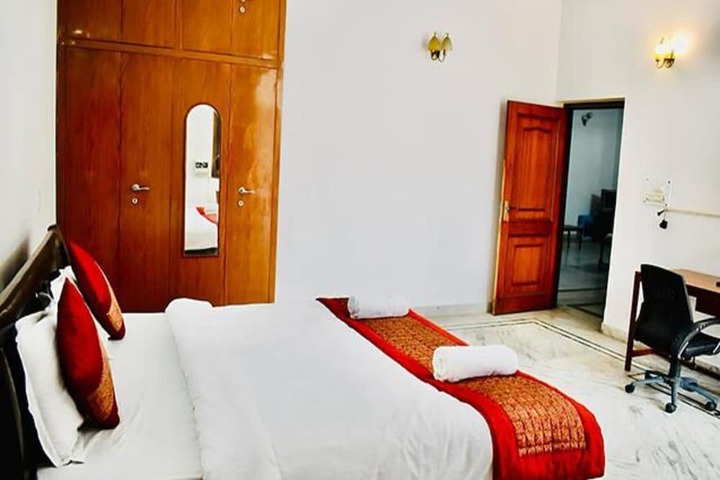 Room 12 of 26