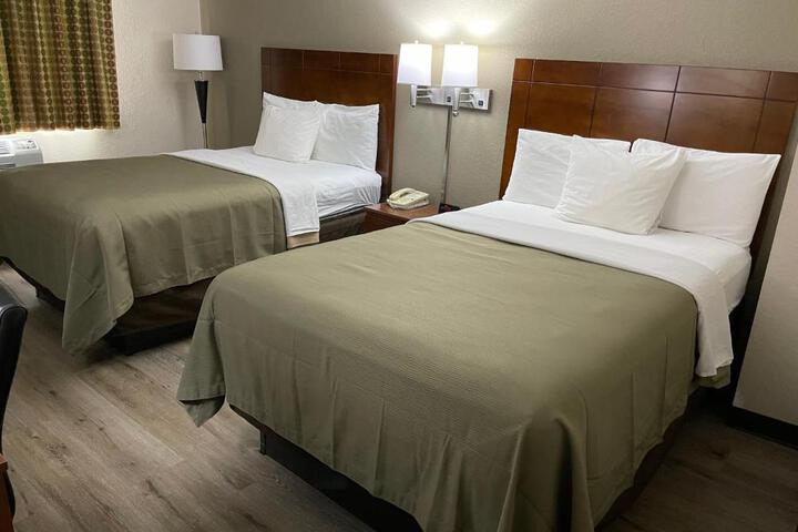 1 Queen Bed (11 of 16)