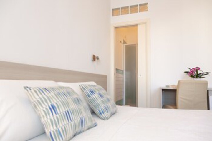 Room 15 of 31