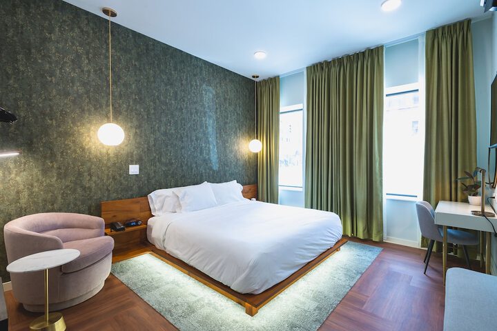 Room 5 of 18