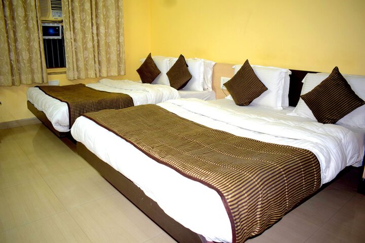 Room 5 of 9