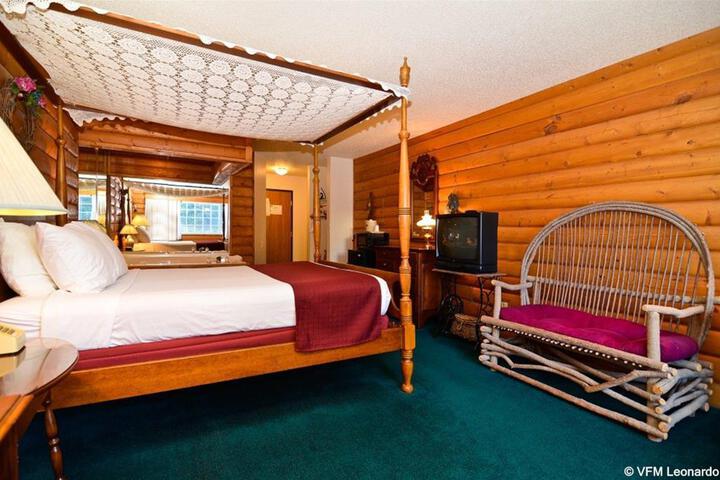 1 King Bed Accessible (28 of 28)