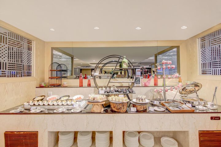 Breakfast/Coffee Service 109 of 140