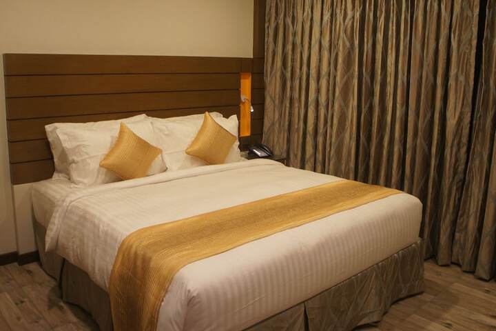 Room 9 of 35