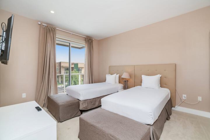 Room 3 of 36