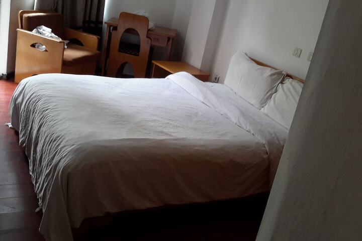 Room 4 of 24