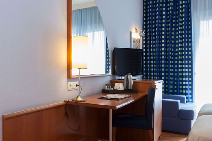 Room 13 of 53