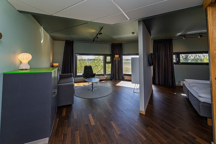 Room 4 of 40