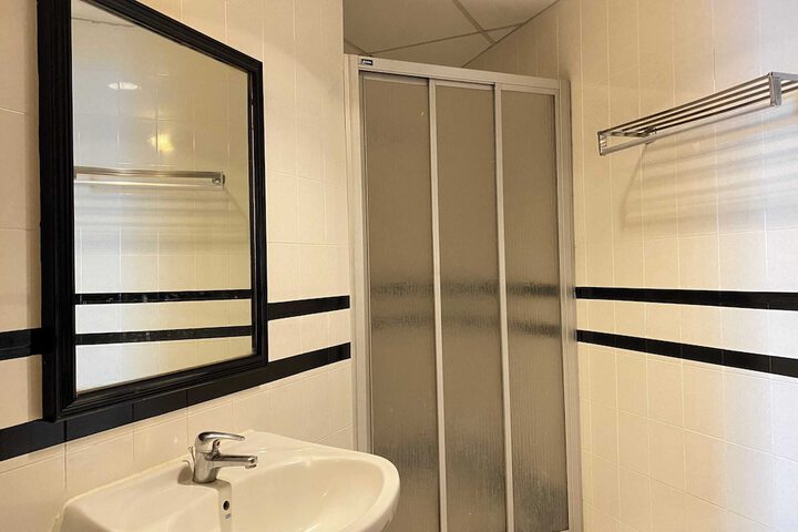 Room 413 of 650