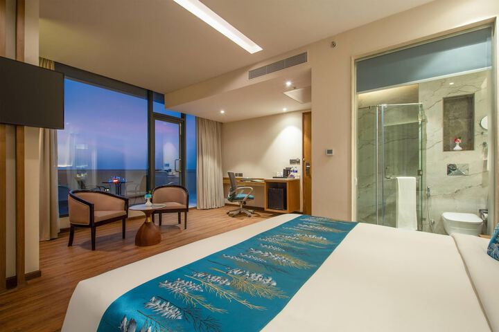 Room 9 of 34