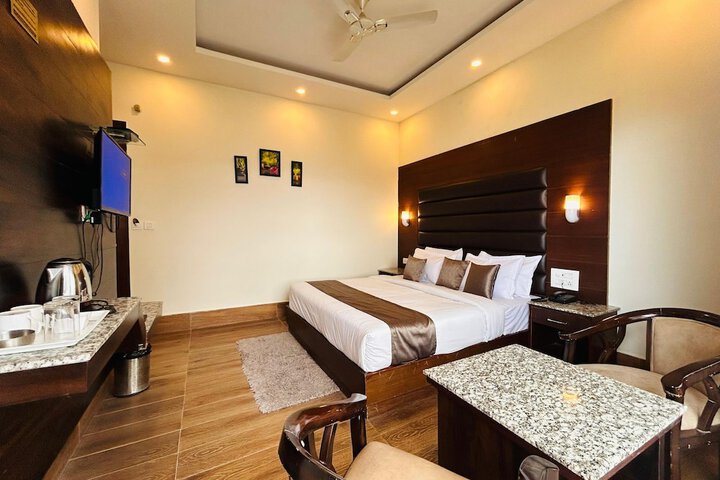 Room 30 of 50