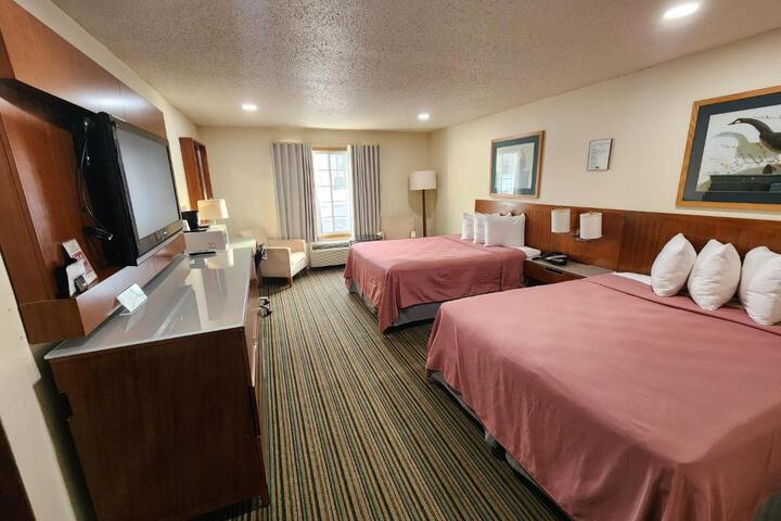 Deluxe 2 Queen Beds (7 of 16)