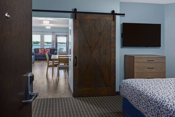 1 King Bed (6 of 39)