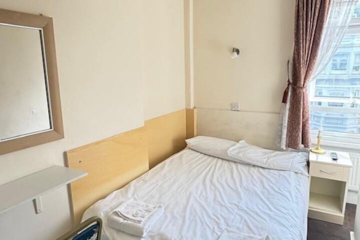 Room 44 of 118