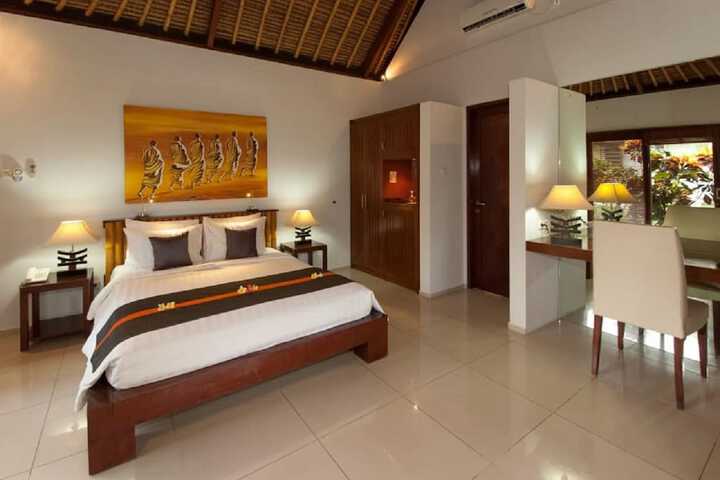 Room 7 of 74