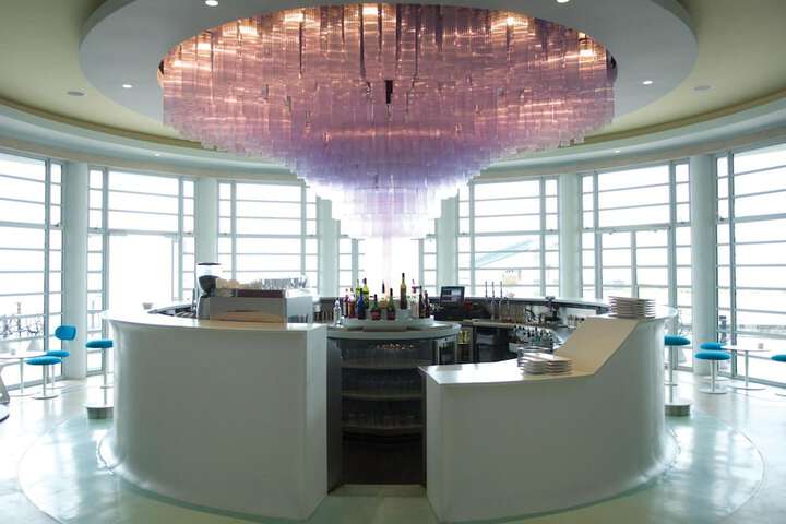 Lounge 61 of 101