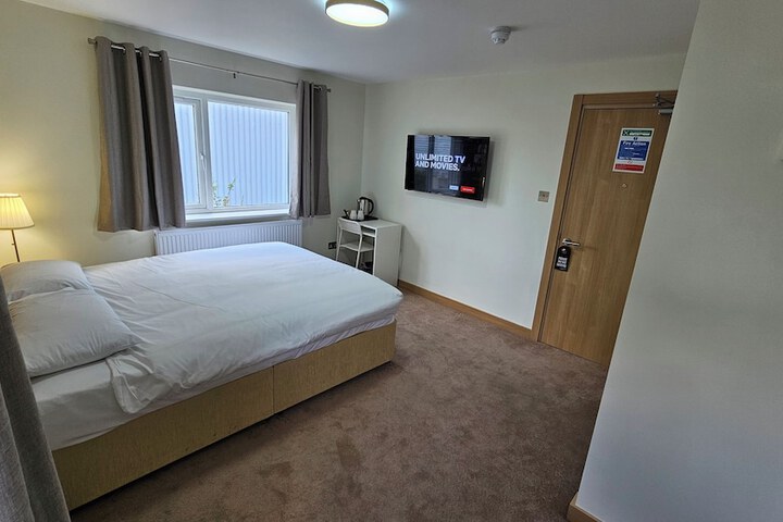 Room 10 of 38