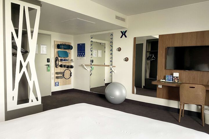 Room 33 of 114