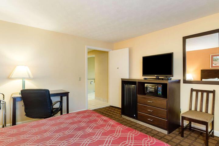 1 Queen Bed (42 of 46)