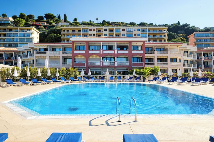 Hotel Pool