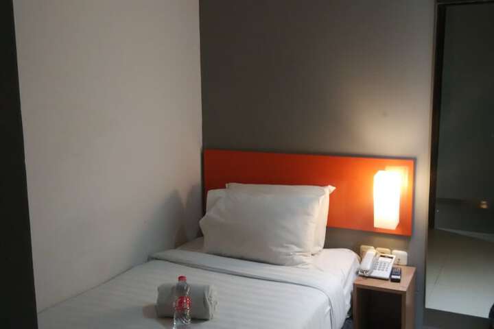 Room 5 of 17