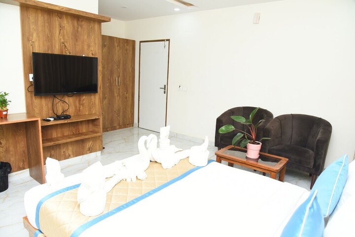 Room 6 of 13