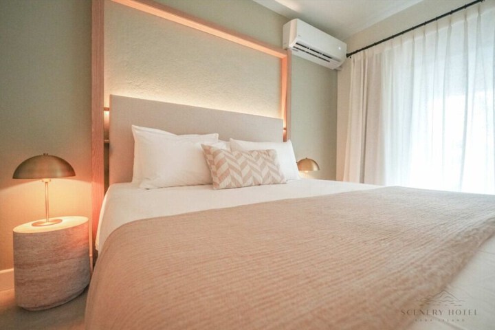 Room 21 of 28