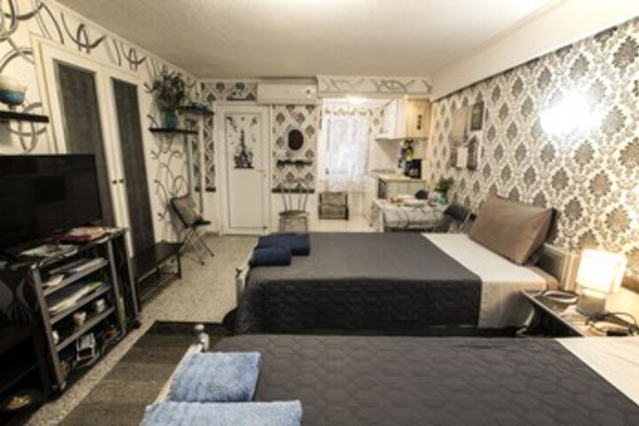 Room 9 of 14