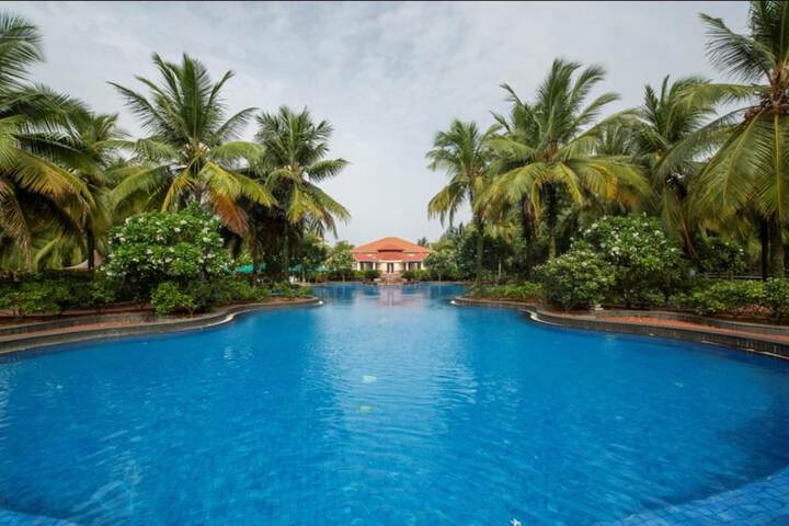 Hotel with Pool