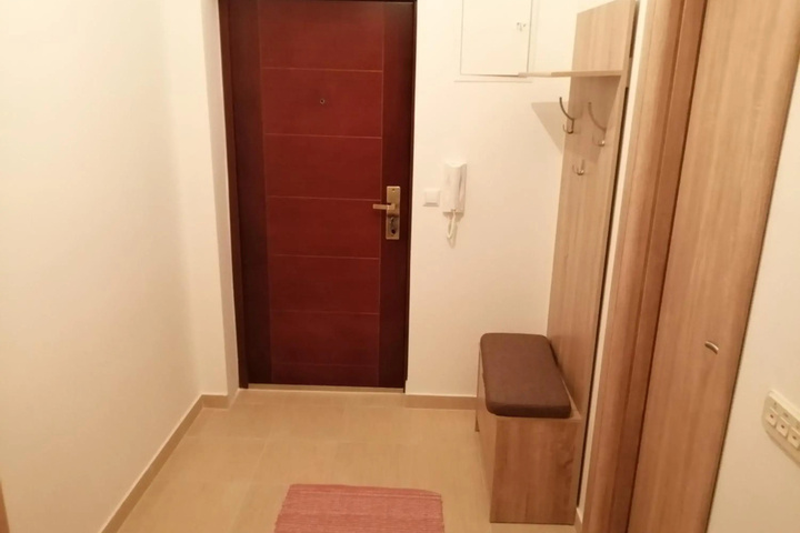 Room 10 of 13