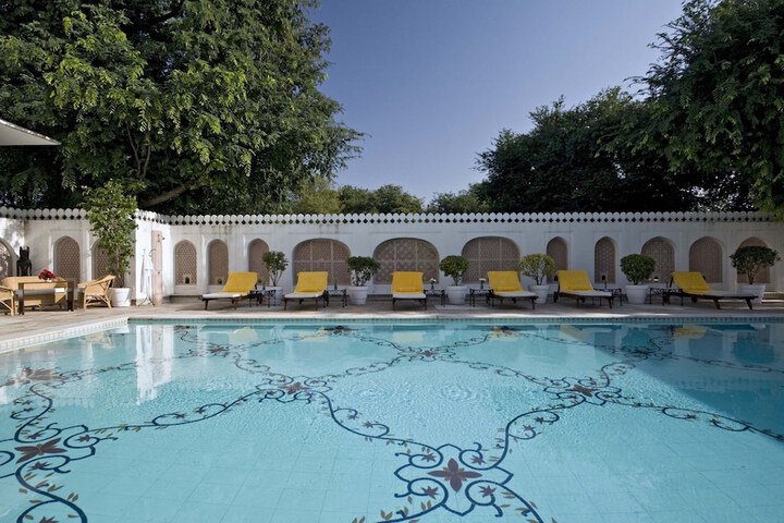 Hotel with Pool