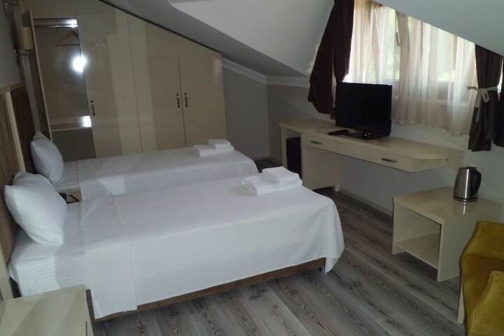 Room 9 of 38