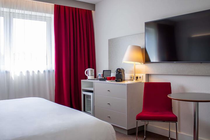 Room 13 of 82