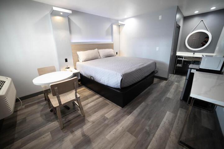 1 King Bed (1 of 23)
