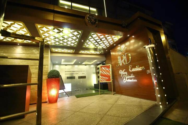 Hotel Entry