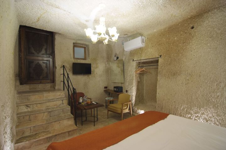 Room 5 of 116