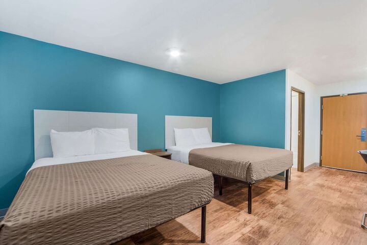 1 Queen Bed (5 of 14)