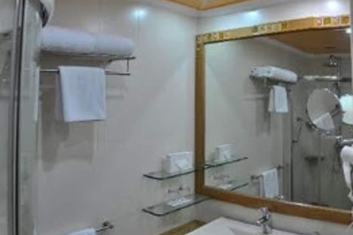 Room 16 of 31