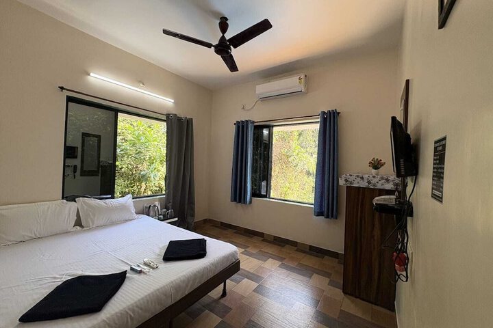 Room 6 of 18