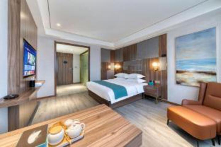 Room 8 of 9