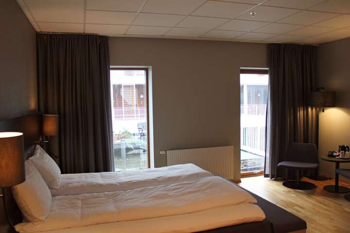 Room 6 of 8